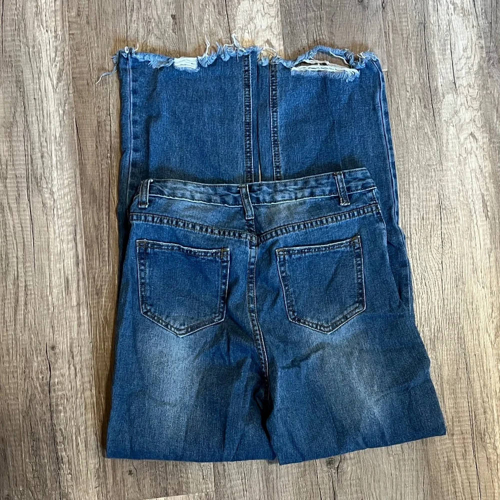 SHEIN Ripped Straight Leg Jean Size S - Picture 5 of 5